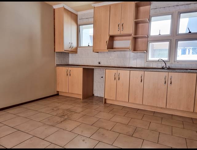 2 BEDROOM TOWNHOUSE RENTED IN GLENANDA